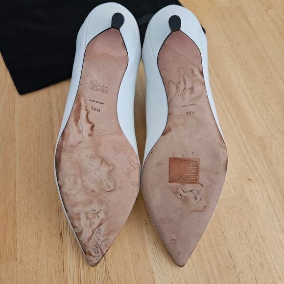 Hugo Boss White Leather Ankle Boots Pull-on Kitten Heel sz 39.5 FLAW - Picture 9 of 11